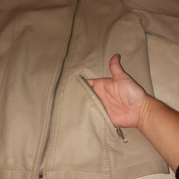 Metaphor Women's Tan Leather Jacket - Picture 6 of 13